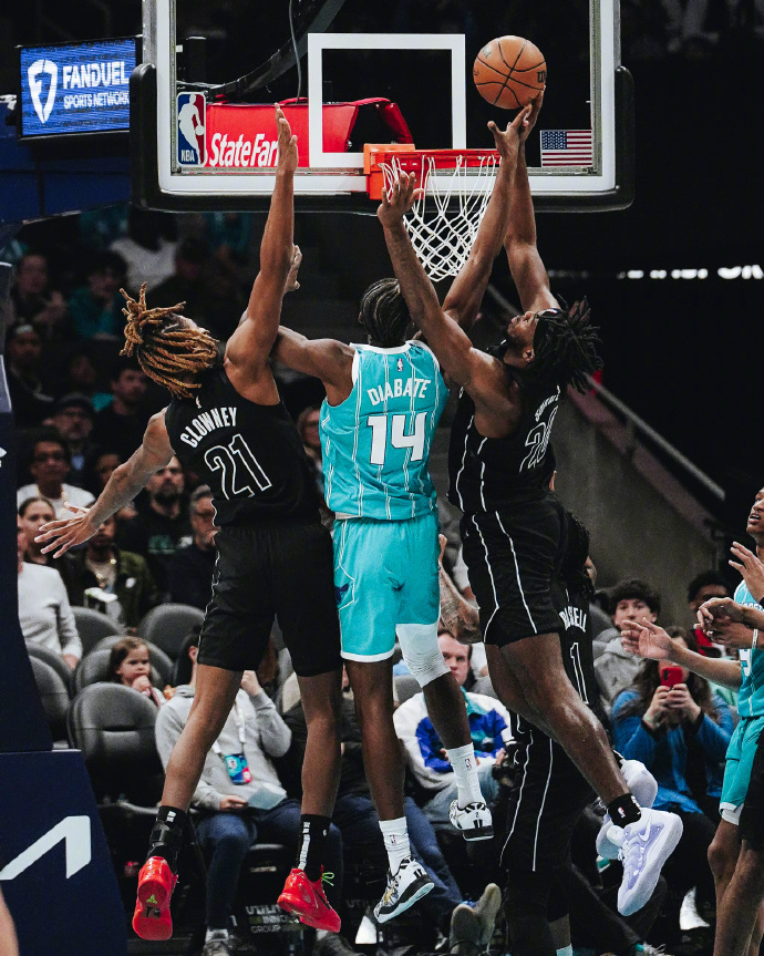 关于黄蜂击败雷霆,拉塞尔表现神勇的信息 关于黄蜂击败雷霆,拉塞尔表现神勇的信息