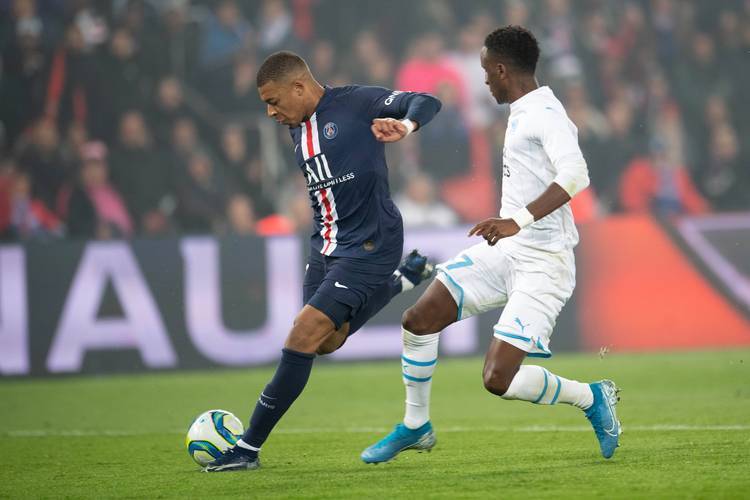 巴黎圣日耳曼狂胜对手，保持不败纪录