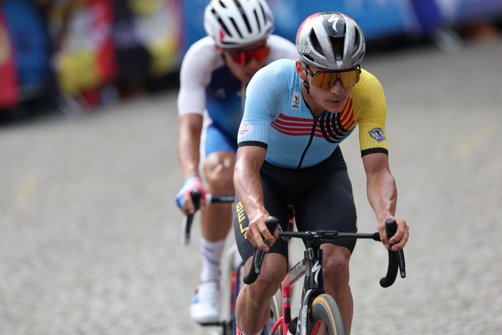 比利时自行车选手凭借速度获胜