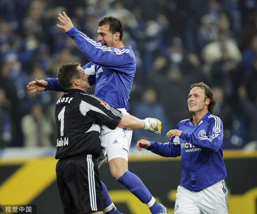 沙尔克客场作战，取得来之不易的胜利