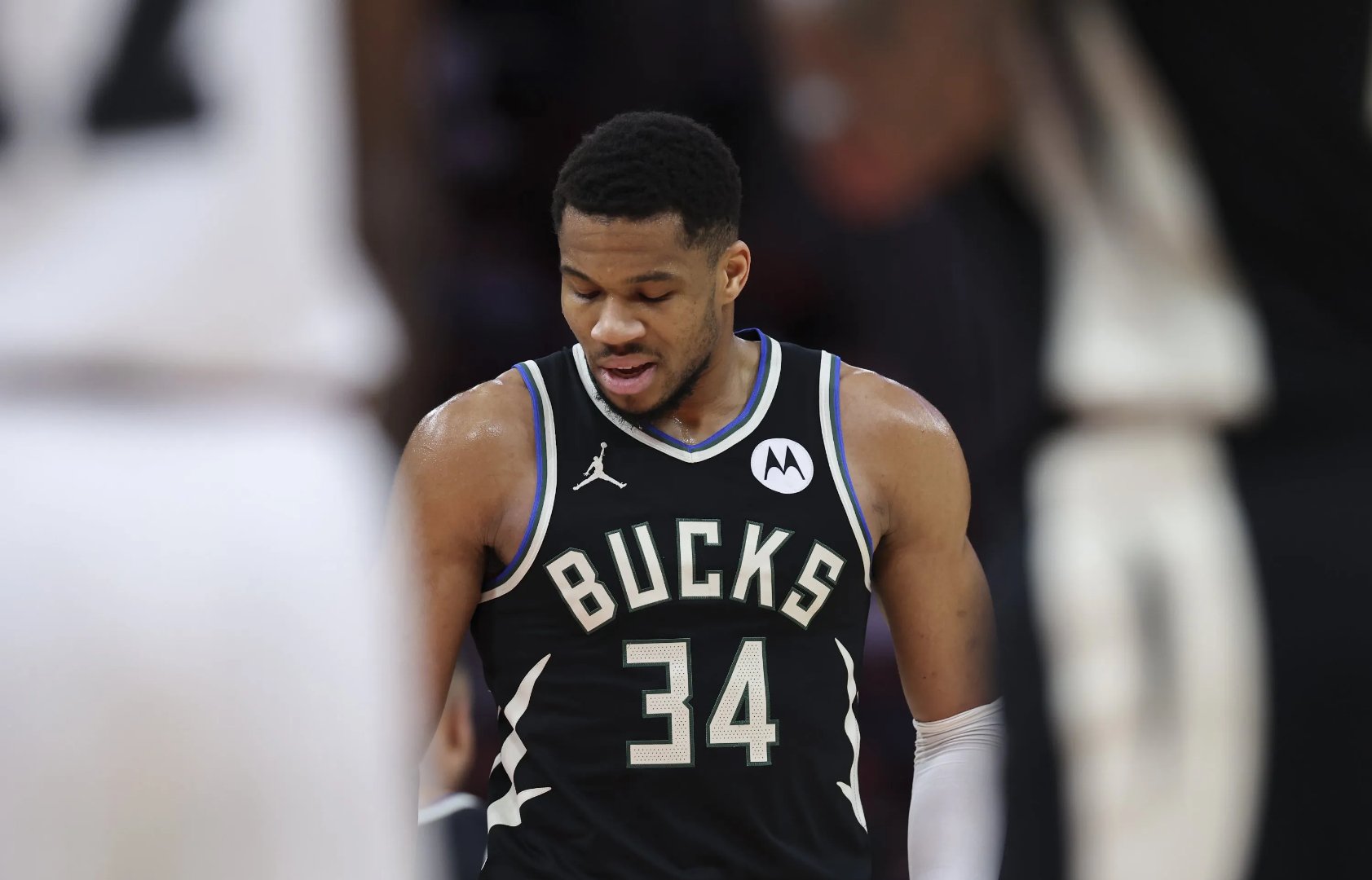 开云体育官网入口-雄鹿队全队进攻火力全开，轻取魔术队积分领跑的简单介绍