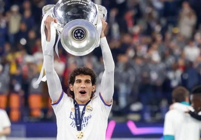 开云体育官方入口-皇家马德里队成功签下一名新后卫，将加强防守能力