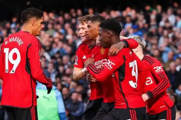 开云体育官方入口-曼联主场战平，红魔难以取胜领跑