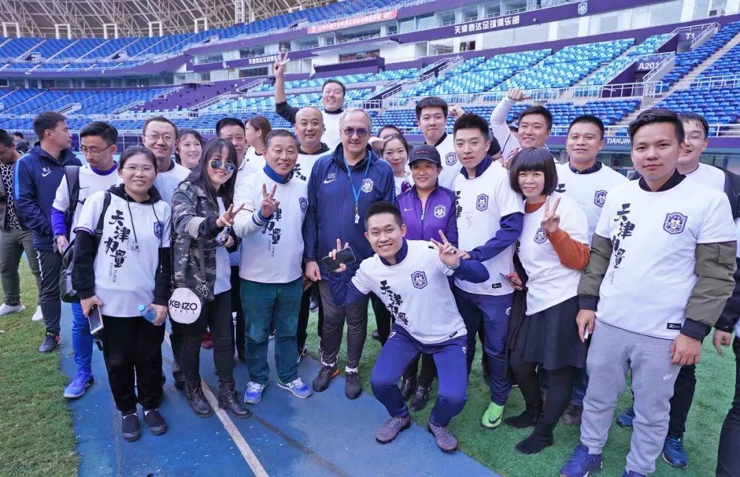 安格斯足球俱乐部启用新教练，球队士气高涨的简单介绍