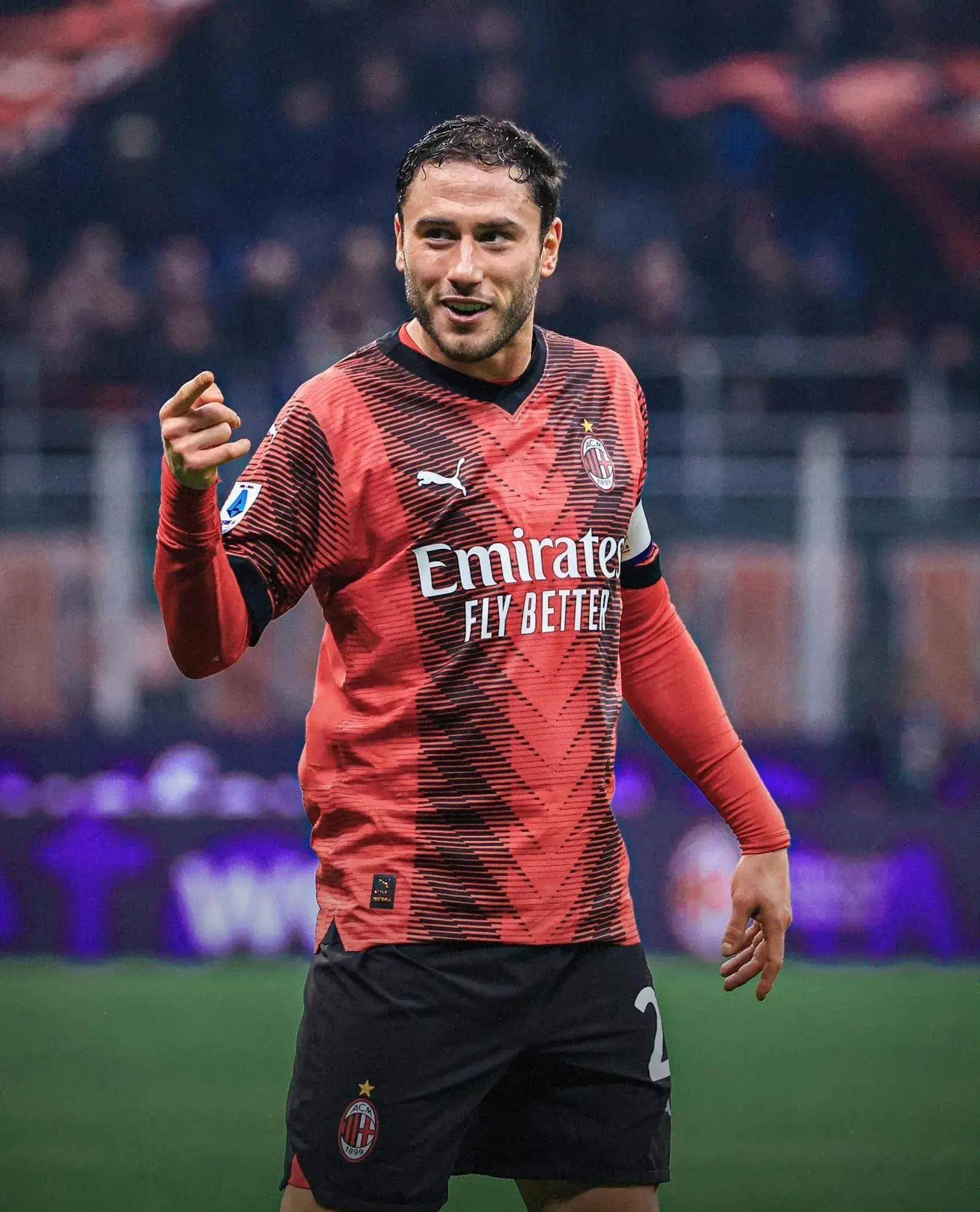 开云体育网站-AC米兰后卫受伤，或将缺席重要比赛的简单介绍