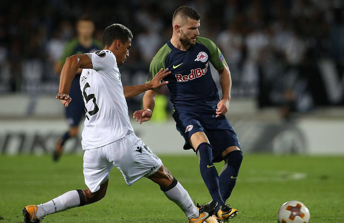 开云体育官方入口-一场重要足球比赛中球员状态持续火热