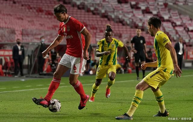 关于巴黎圣日耳曼遇到困难，客场挑战阿贾克斯士气高涨的信息