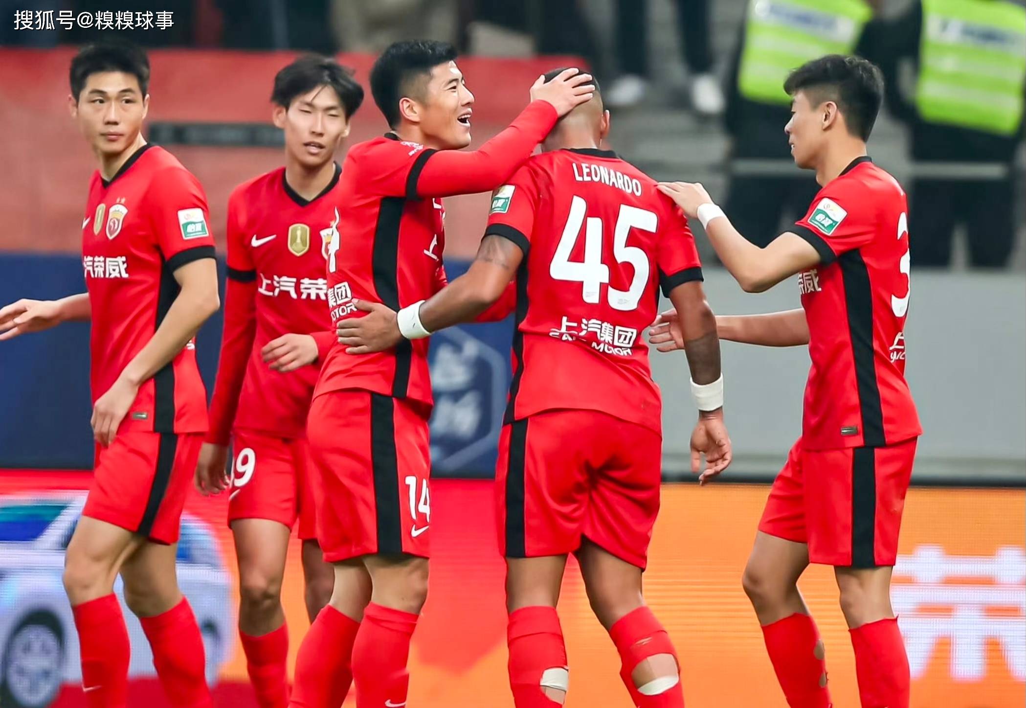 包含踢出风采!中超球员实力抢眼赛场上一番风华的词条 包含踢出风采!中超球员实力抢眼赛场上一番风华的词条