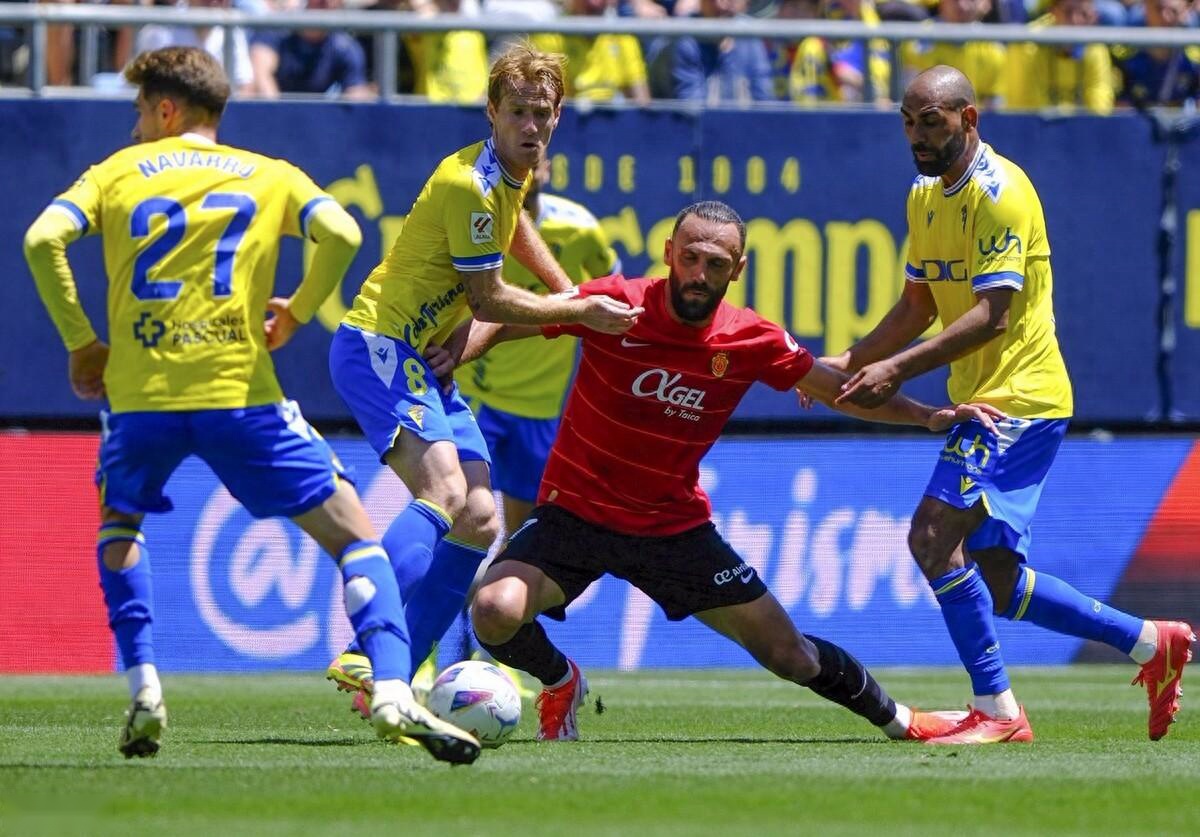 开云体育直播-帕尔马斯连败，保级压力不小