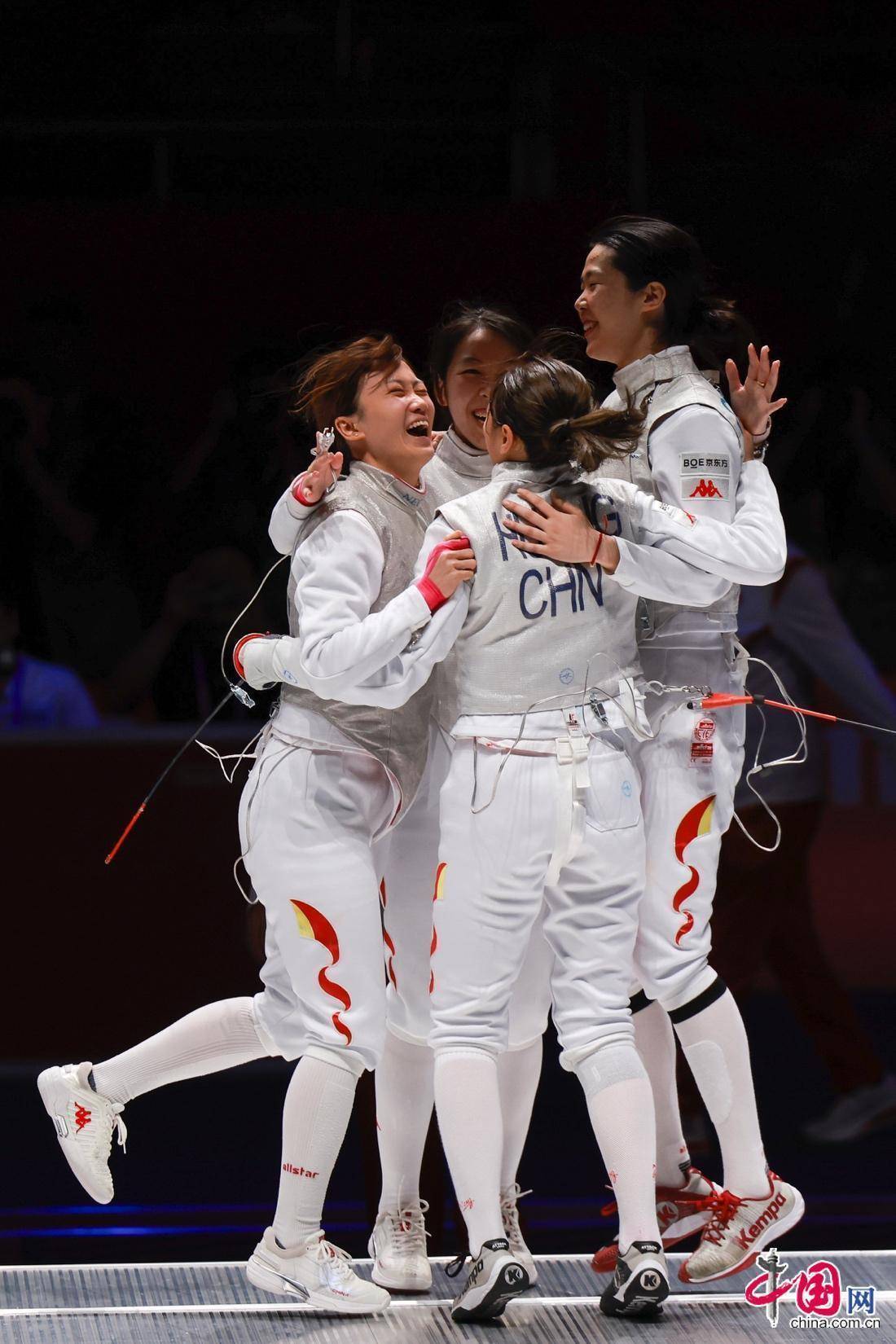 包含白俄罗斯击剑名将斩获个人团体双料金牌的词条