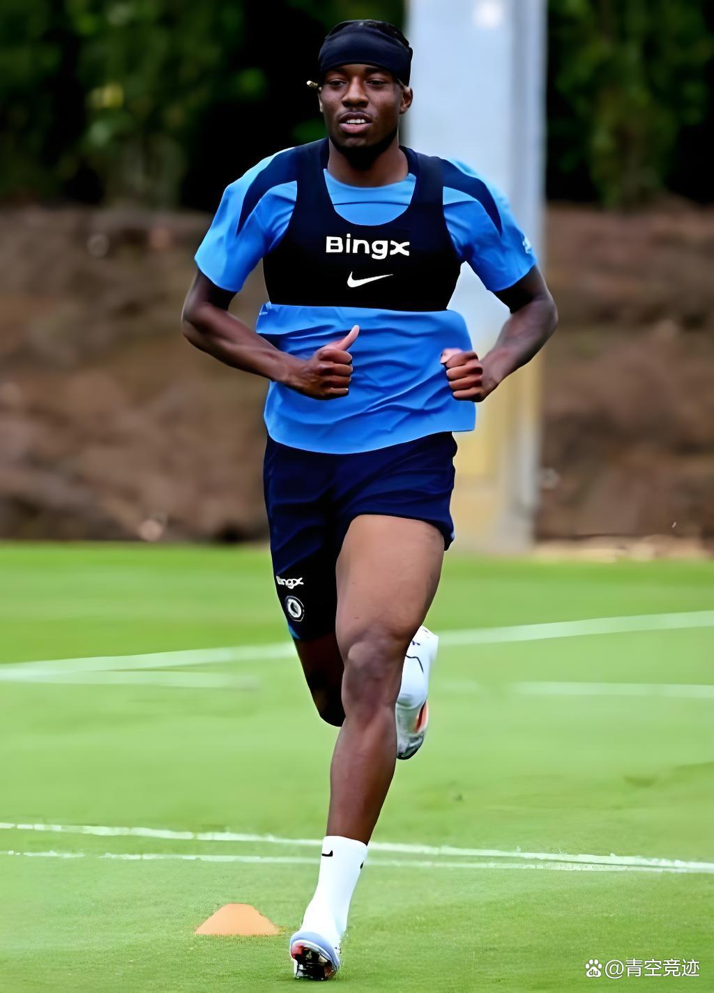 包含阿森纳遭遇尴尬失利，小组资格岌岌可危的词条